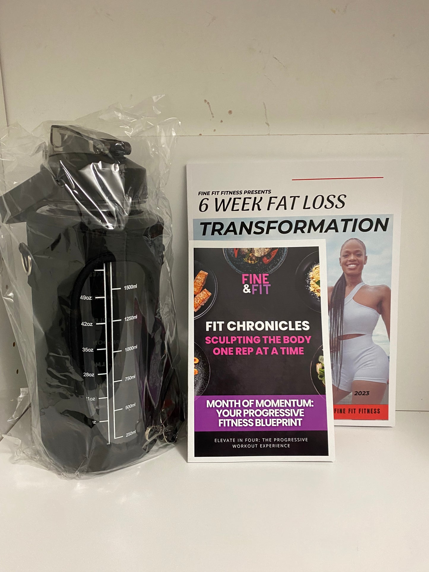 Water Bottle + 6 wk transformation guide and 4 week Fit Journal